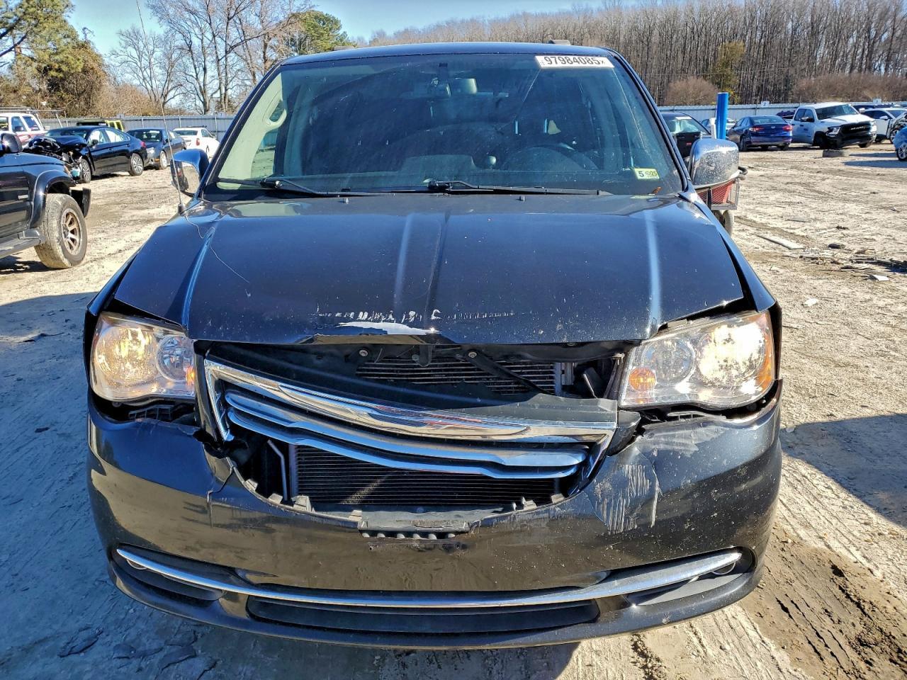 2014 Chrysler Town & Country Touring L - Image 5