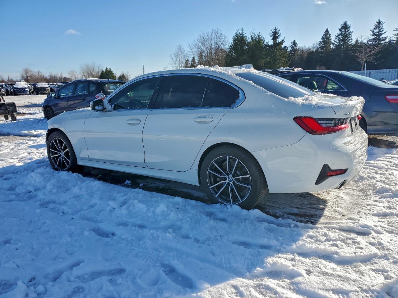 2021 BMW 330Xi - Фото 2