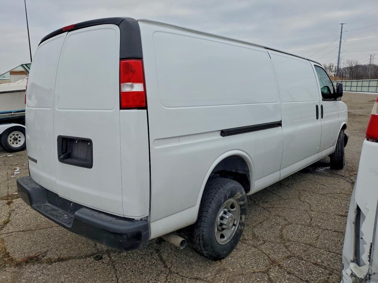 2023 Chevrolet Express 2500 Delivery Van - Фото 3
