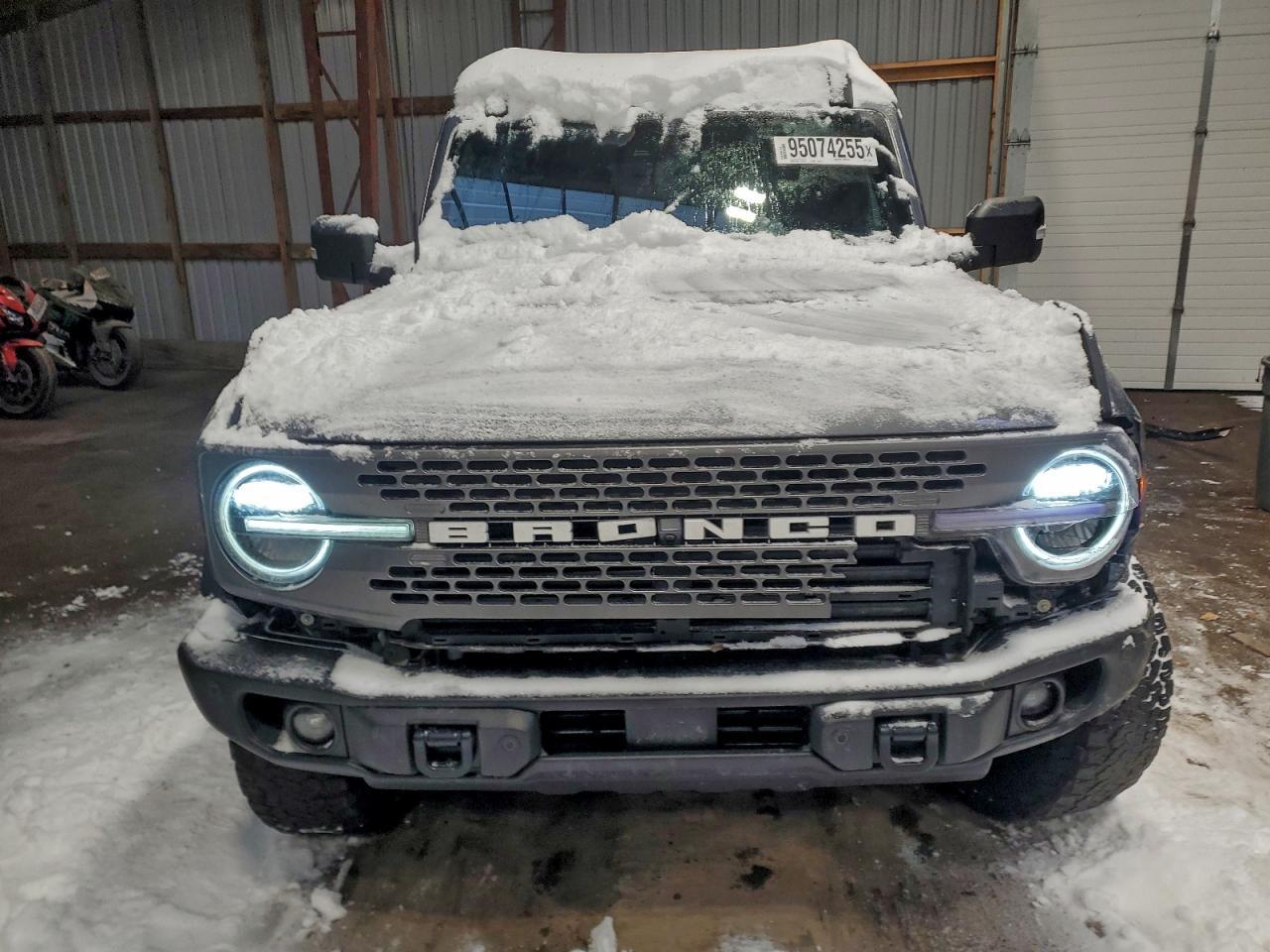 2022 Ford Bronco Base - Image 5