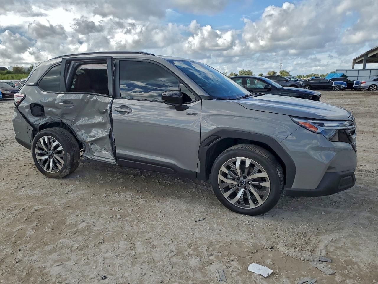 2025 Subaru Forester Touring - Фото 4