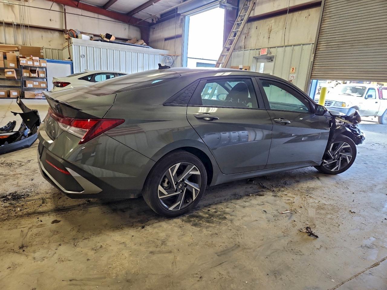 2025 Hyundai Elantra Sel Sport - Image 3