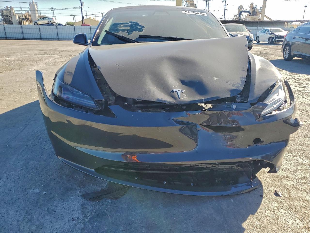 2025 Tesla Model 3 - Фото 5