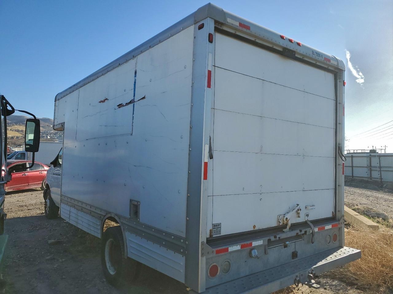 2006 Ford Econoline E450 Super Duty Cutaway Van - Image 2