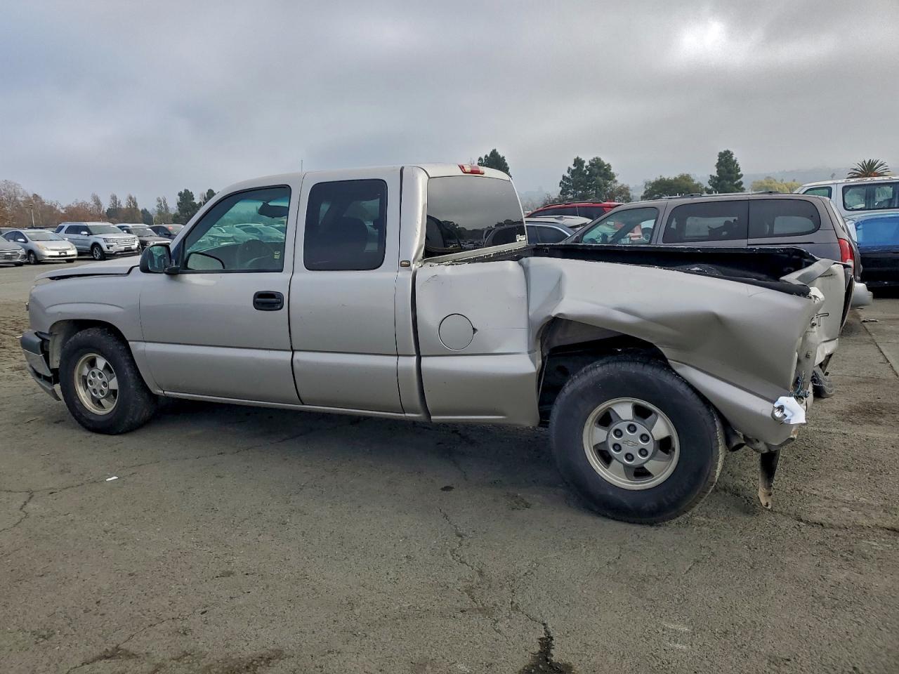 2004 Chevrolet Silverado - Фото 2