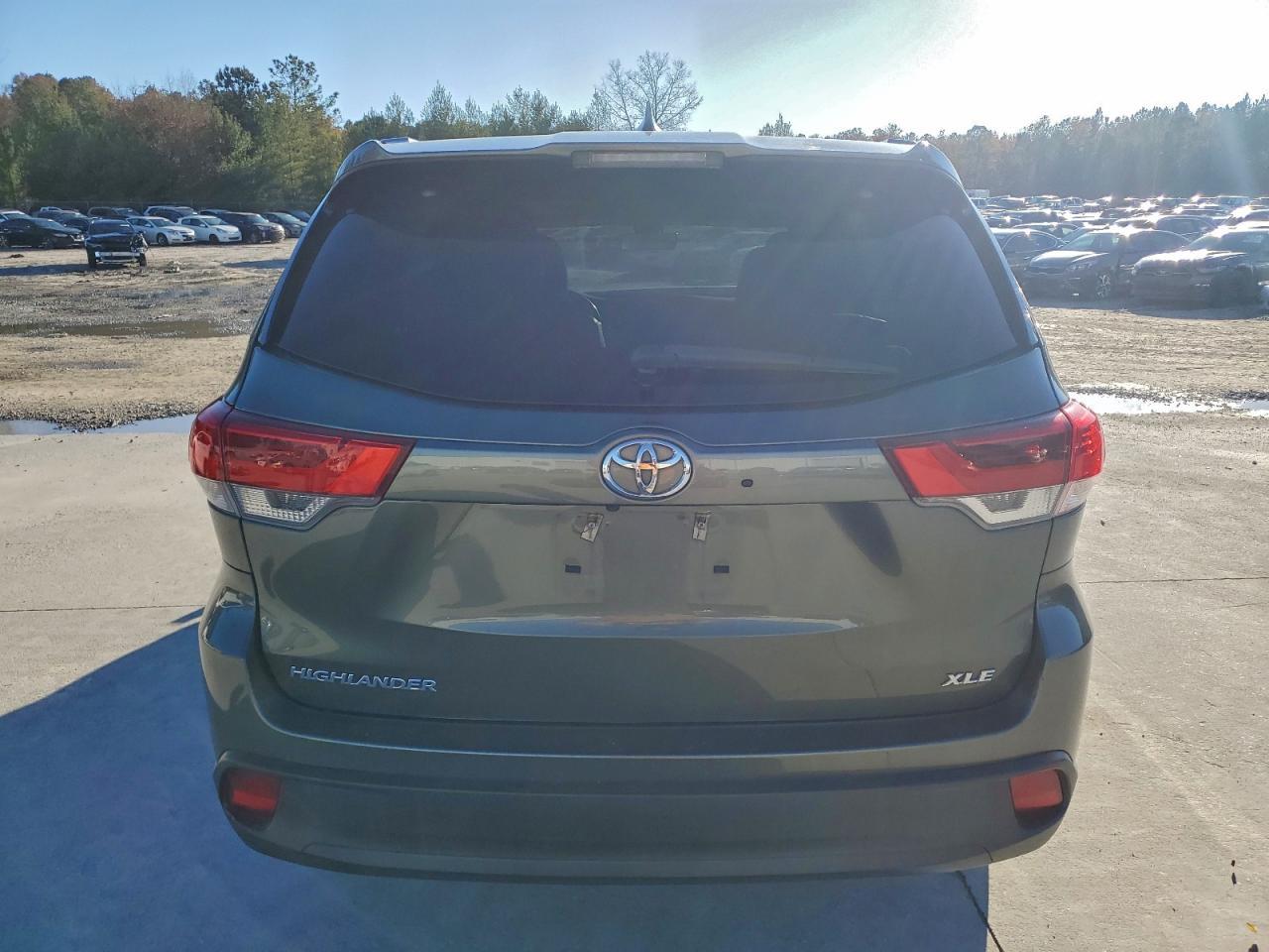 2017 Toyota Highlander Se - Фото 6