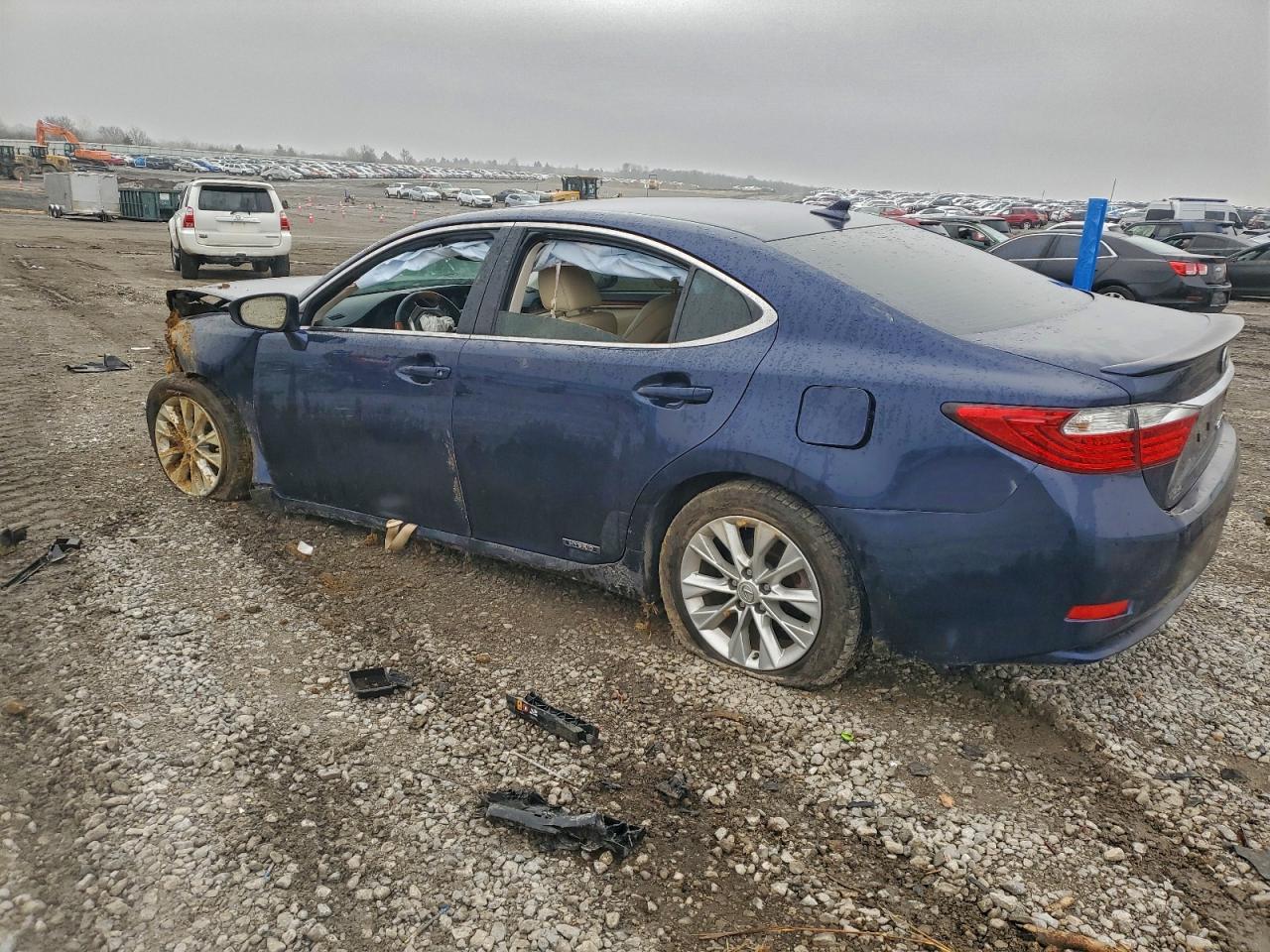 2013 Lexus Es 300H - Фото 2