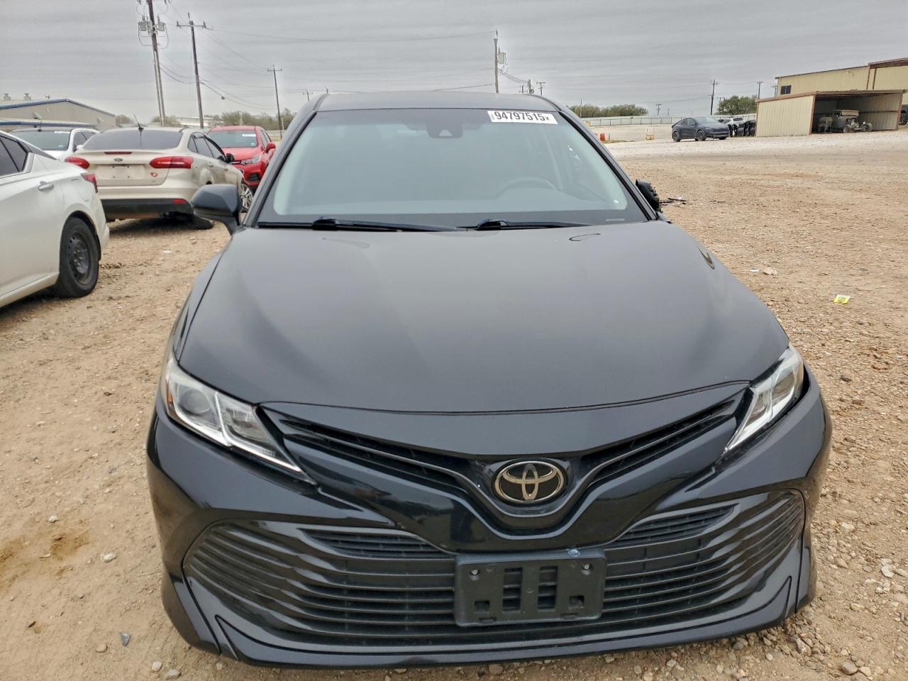 2020 Toyota Camry Le - Фото 5