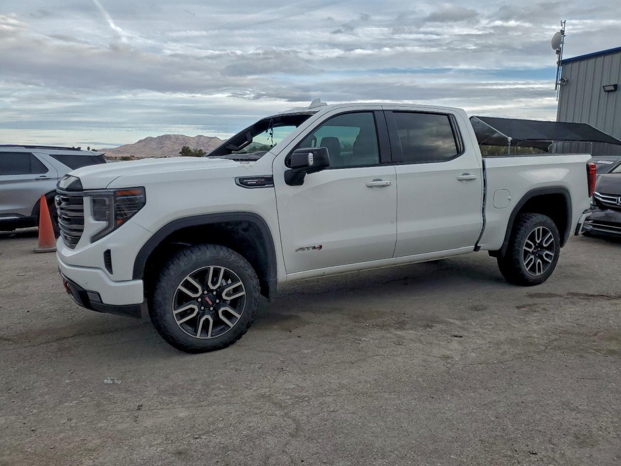 2025 GMC Sierra K1500 At4