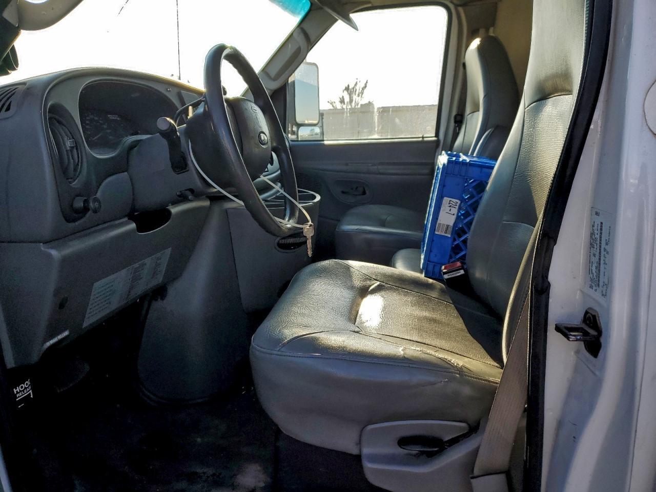 2006 Ford Econoline E450 Super Duty Cutaway Van - Image 7