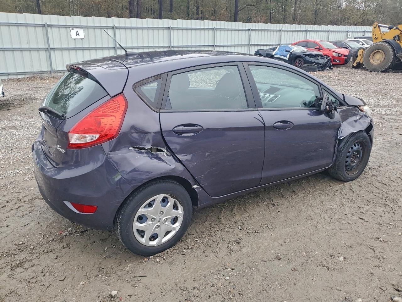 2013 Ford Fiesta Tit - Фото 3
