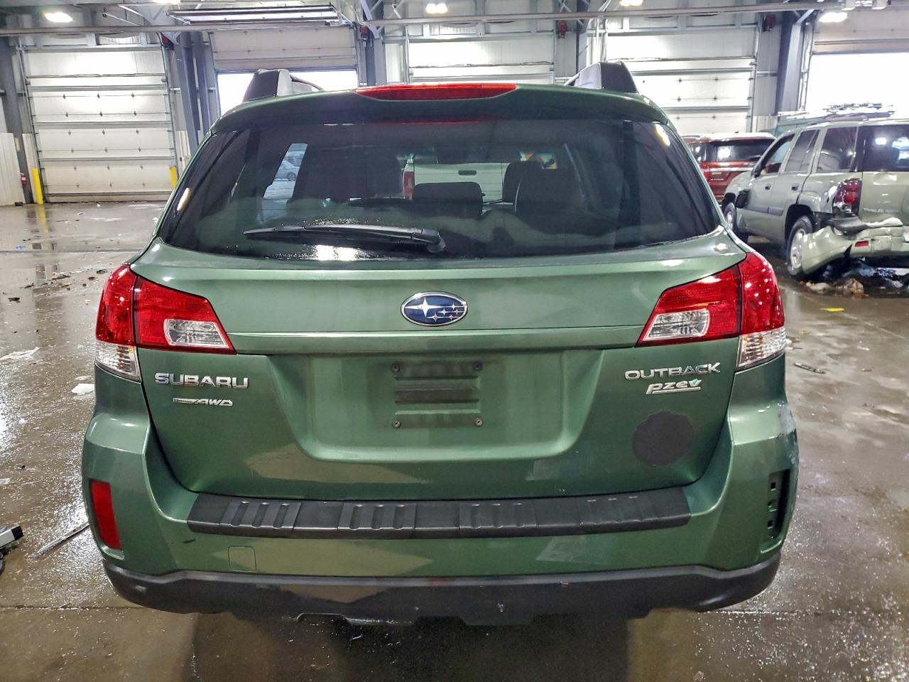 2010 Subaru Outback 2.5I Limited - Image 6