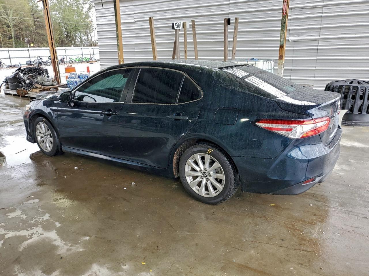 2018 Toyota Camry L - Фото 2
