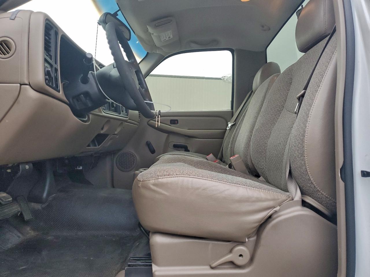 2003 GMC New Sierra C1500 - Image 7