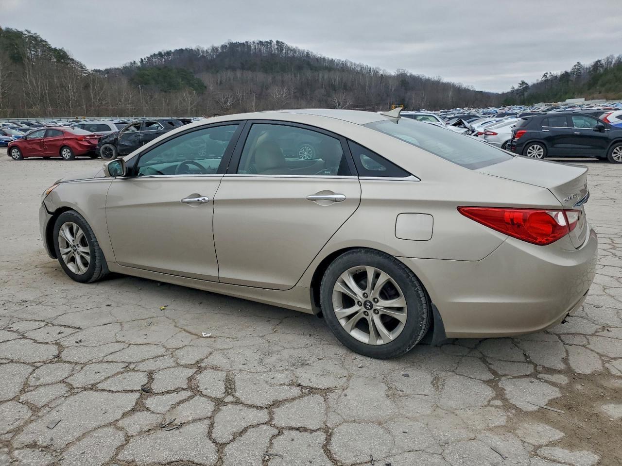 2011 Hyundai Sonata Se - Image 2