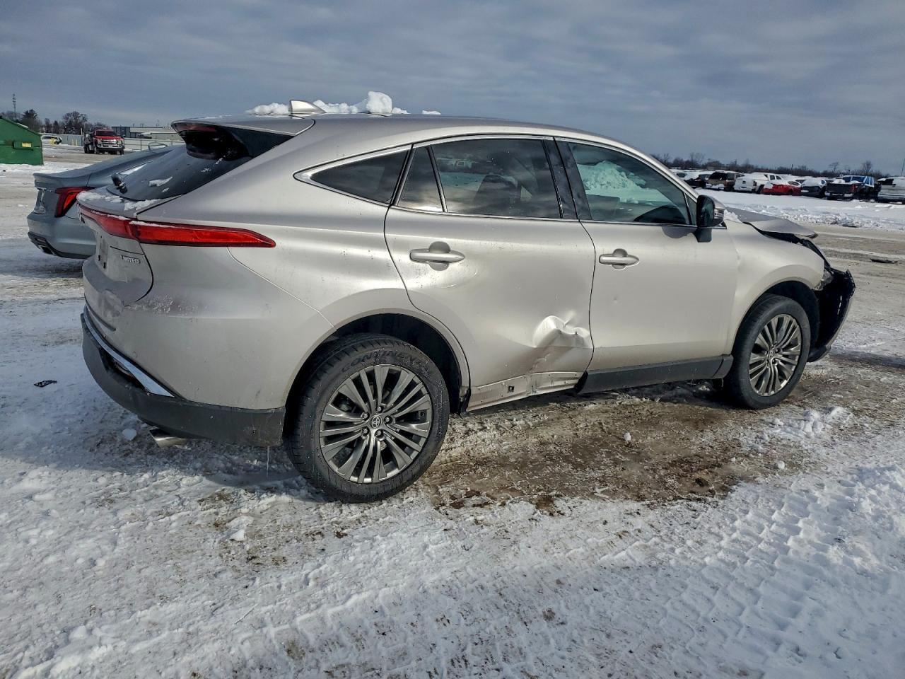 2023 Toyota Venza Le - Image 3