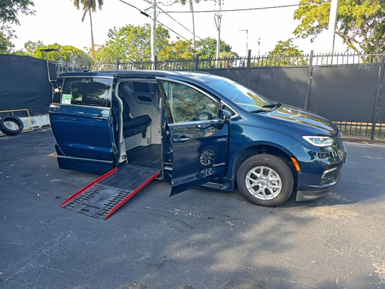 2021 Chrysler Pacifica Touring L - Фото 6