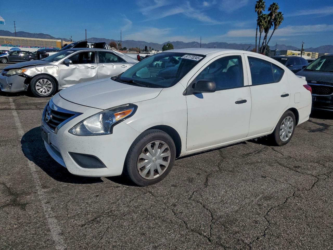 2015 Niss Versa S