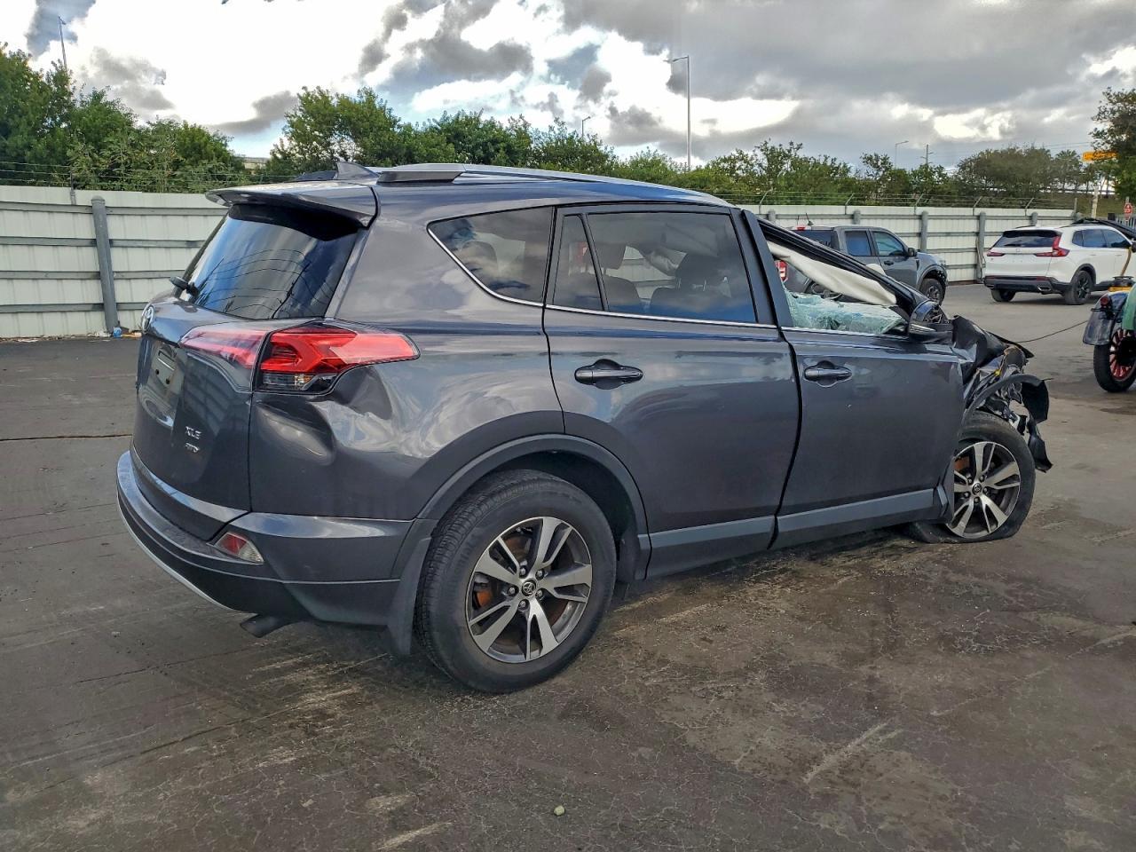 2016 Toyota Rav4 Xle - Фото 3