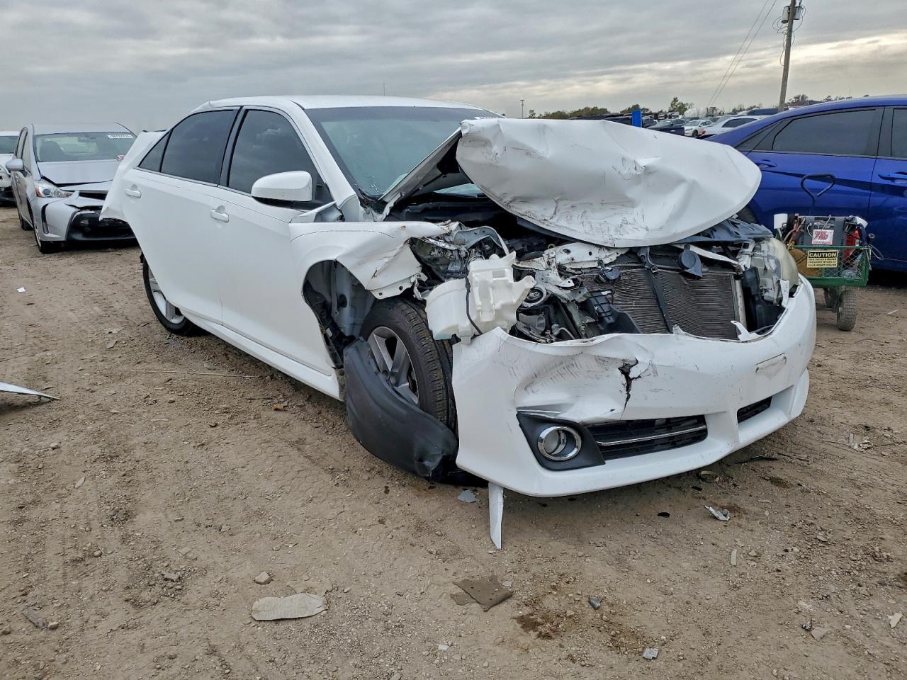 2014 Toyota Camry L - Фото 4