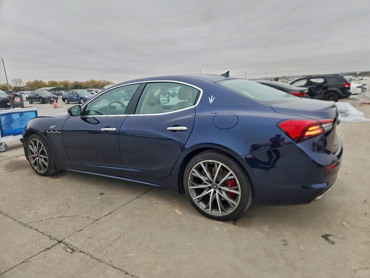 2022 Maserati Ghibli Base - Фото 2