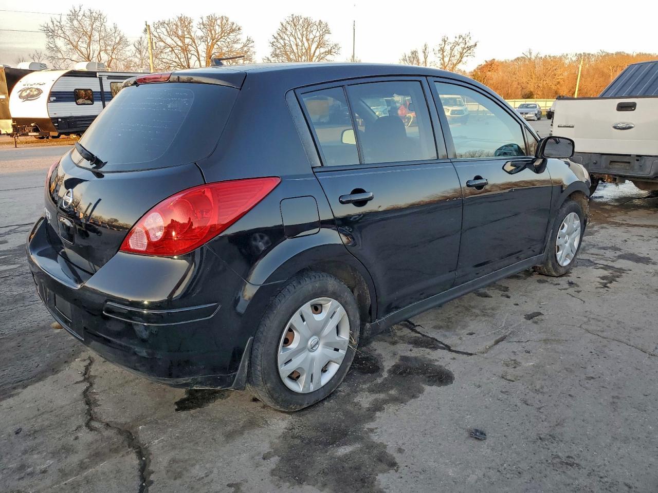 2011 Nissan Versa 1.8 S - Фото 3