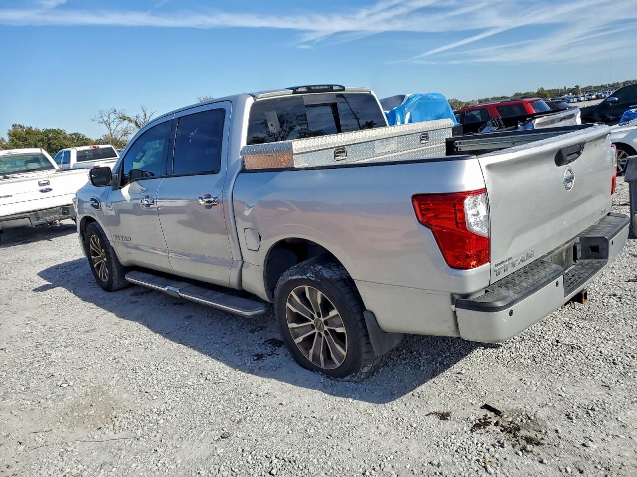 2017 Nissan Titan Sv - Фото 2