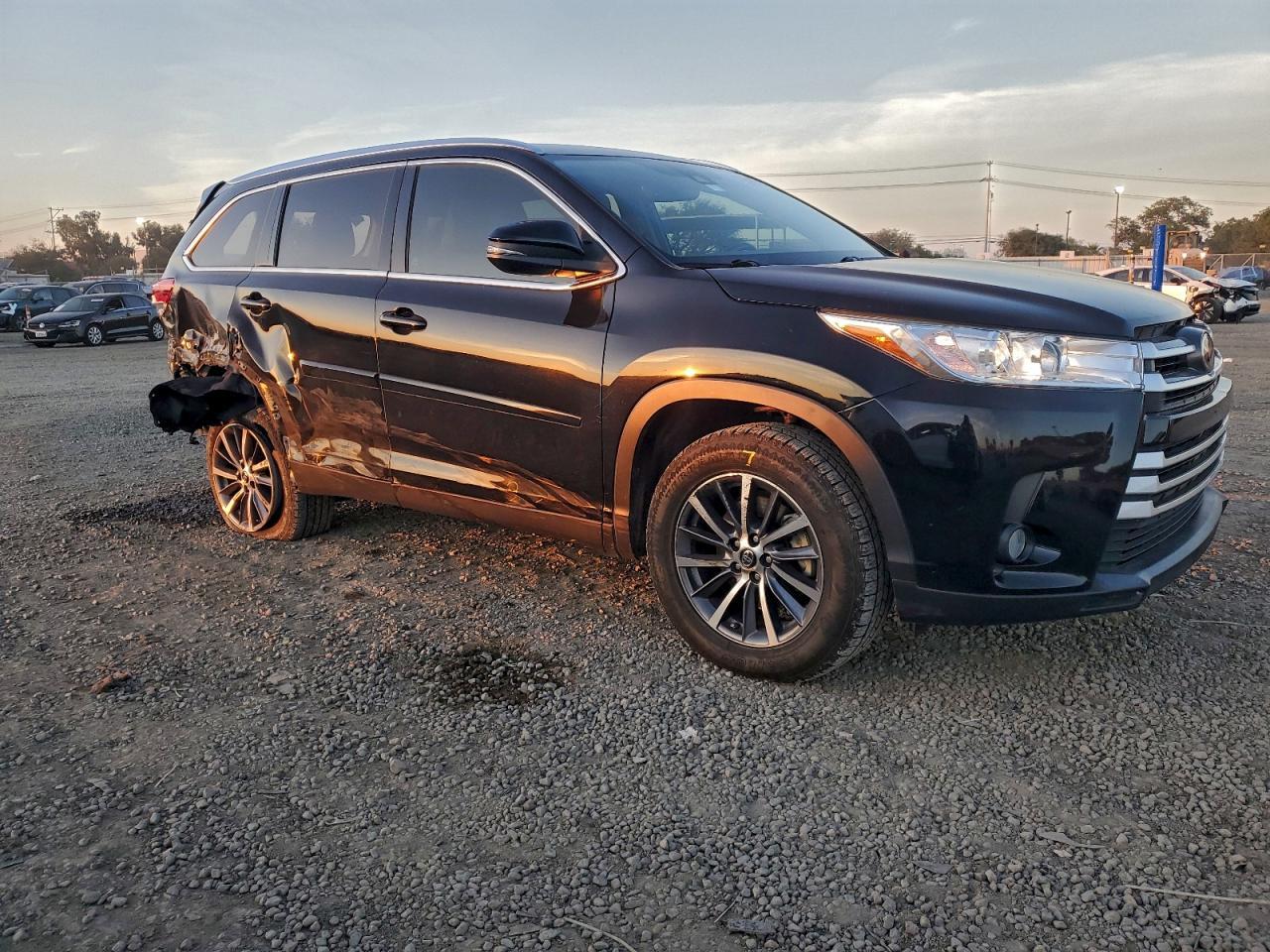 2019 Toyota Highlander Se - Фото 4