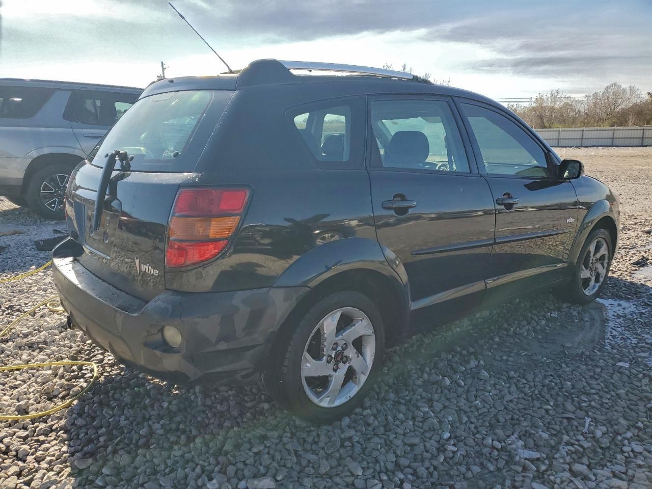 2003 Pontiac Vibe - Image 3