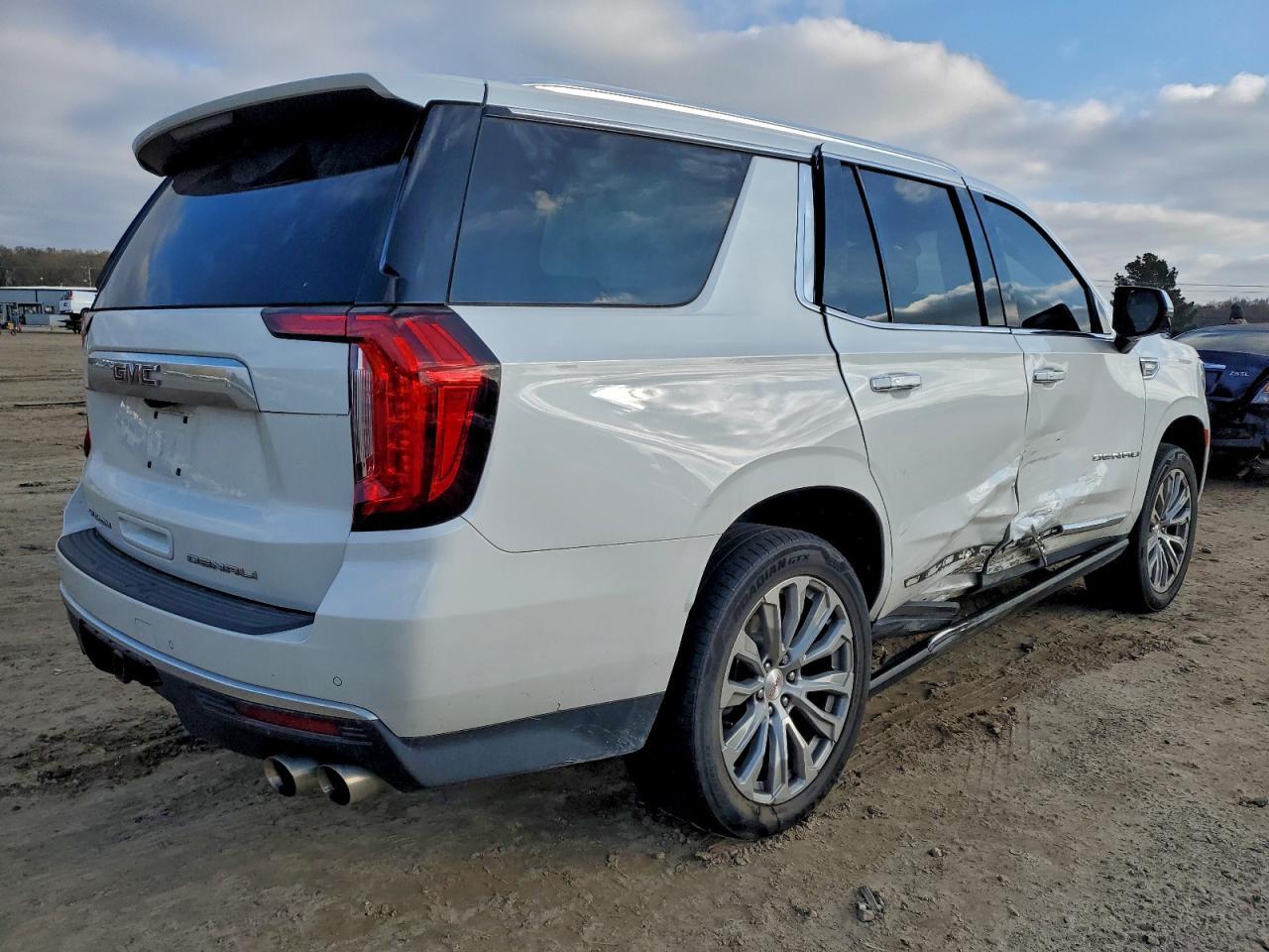 2021 GMC Yukon Denali - Фото 3