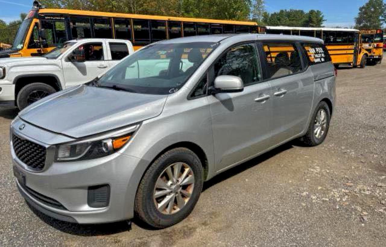 2017 Kia Sedona L - Фото 2