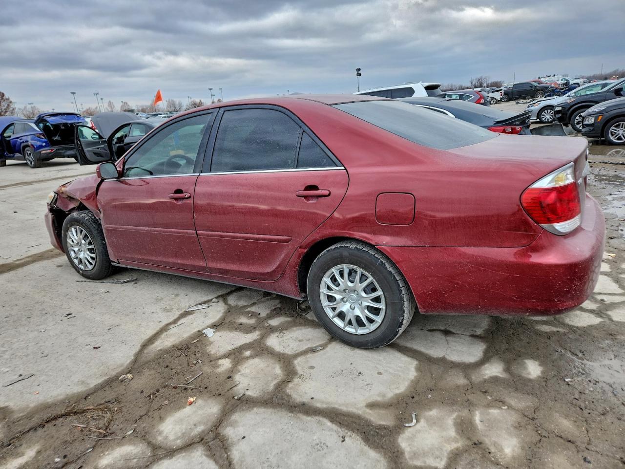 2005 Toyota Camry Le - Image 2