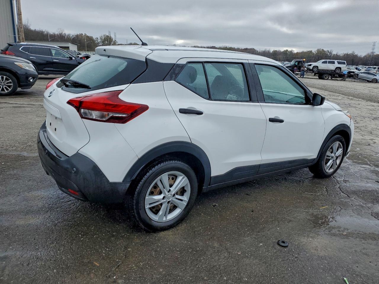 2020 Nissan Kicks S - Фото 3