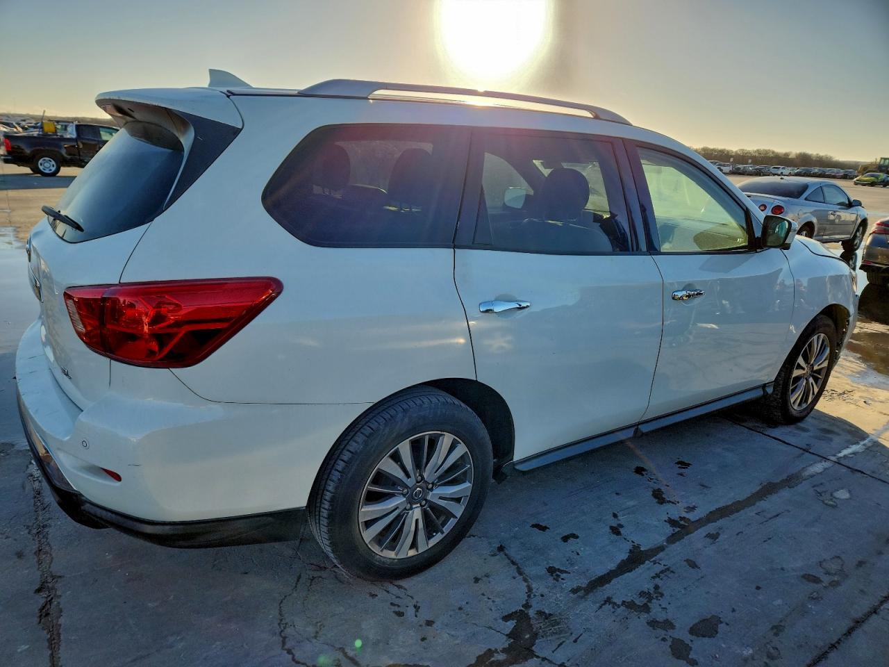 2019 Nissan Pathfinder S - Фото 3