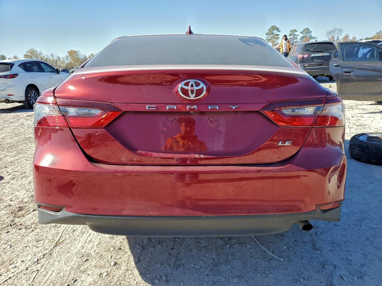 2021 Toyota Camry Le - Фото 6