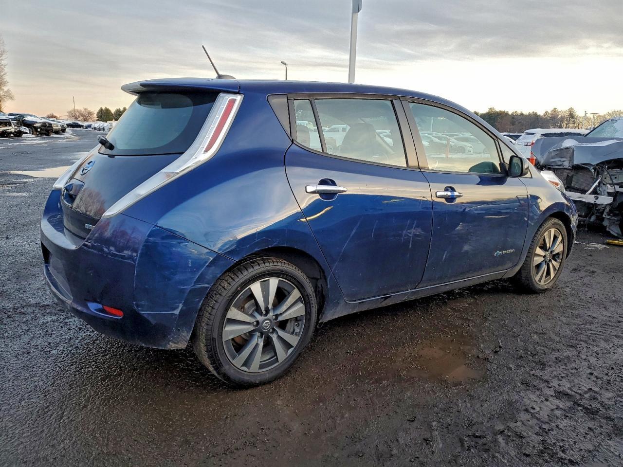 2017 Nissan Leaf S - Image 3