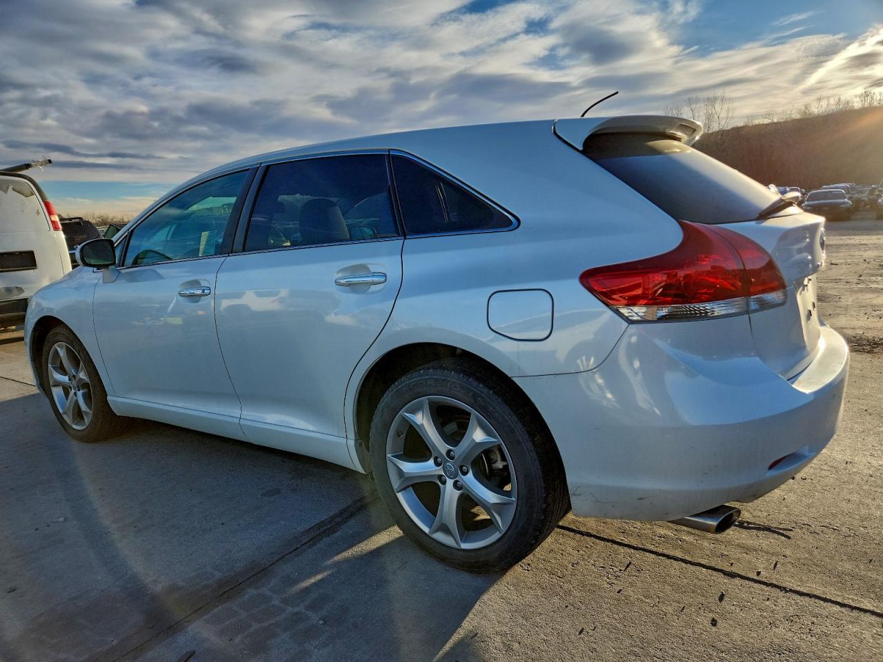 2009 Toyota Venza - Image 2