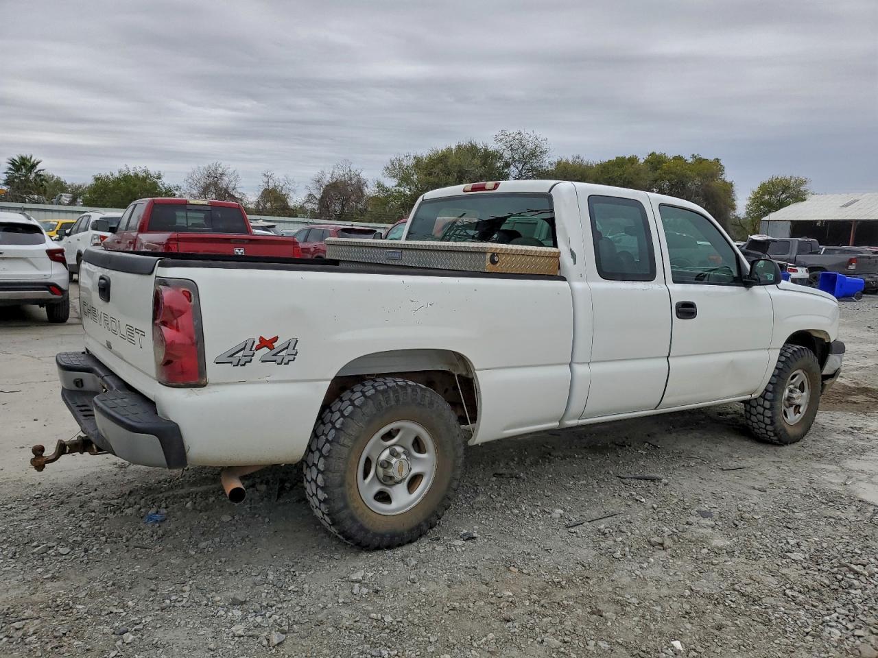 2004 Chevrolet Silverado K1500 - Image 3