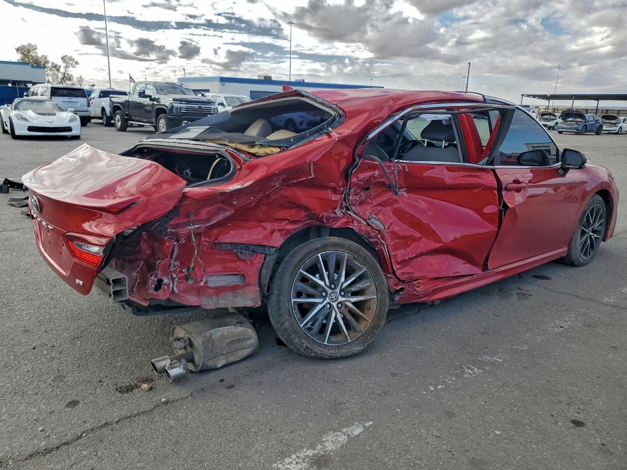 2021 Toyota Camry Se - Фото 3