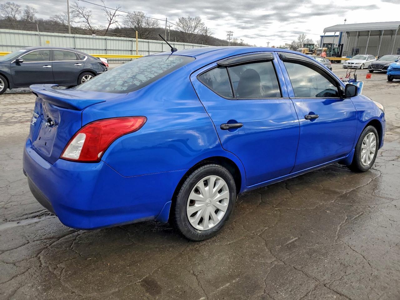 2017 Nissan Versa S - Фото 3