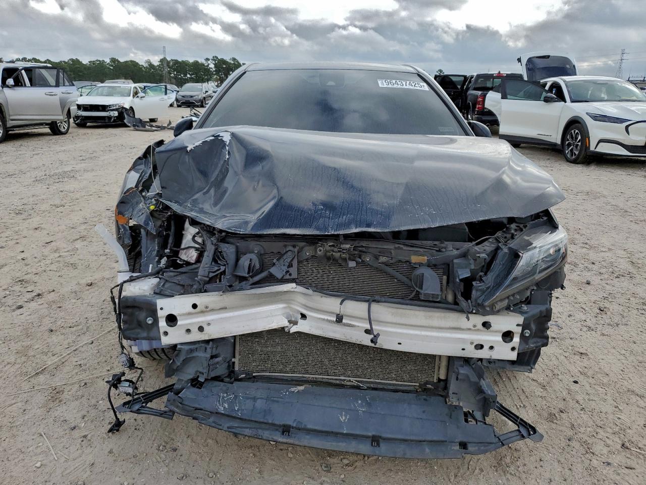 2022 Toyota Camry Se - Image 5