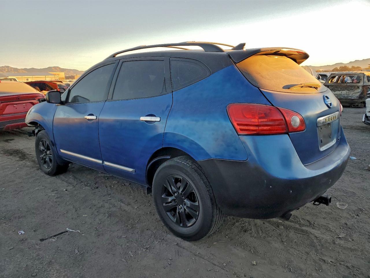 2014 Nissan Rogue Select S - Image 2