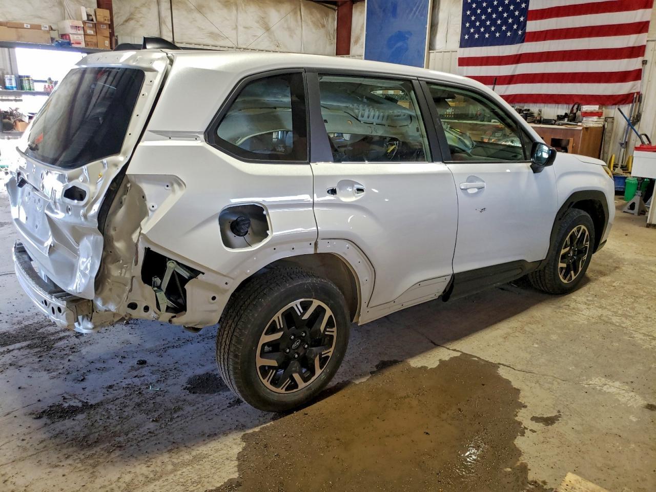2025 Subaru Forester - Фото 3