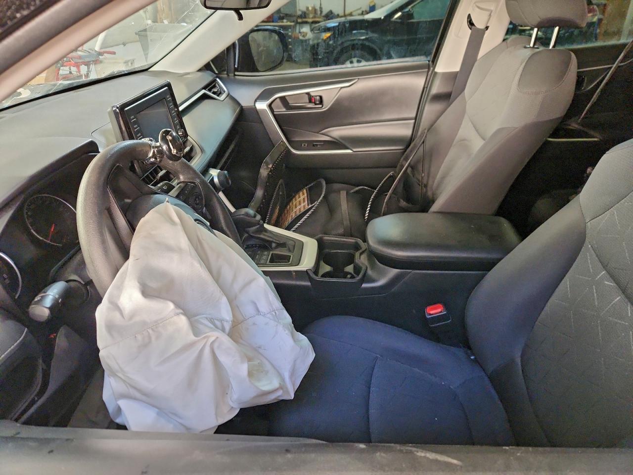 2020 Toyota Rav4 Le - Image 7