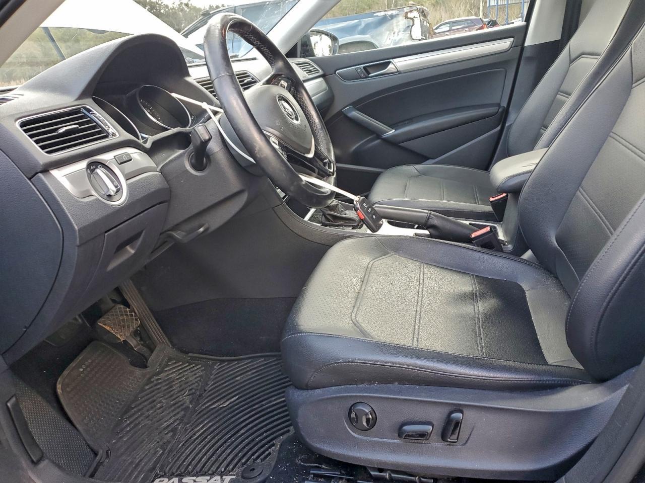 2019 Volkswagen Passat - Image 7