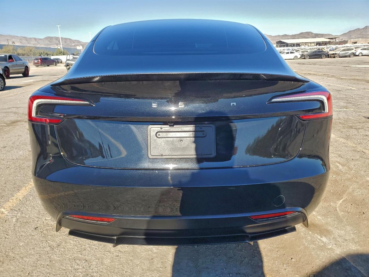 2025 Tesla Model 3 - Фото 6