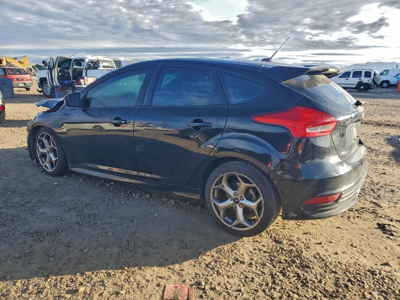 2016 Ford Focus St - Image 2