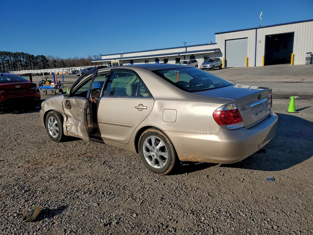 2005 Toyota Camry Le - Фото 2