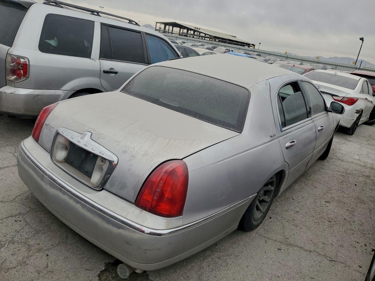 1999 Lincoln Town Car Signature - Фото 3
