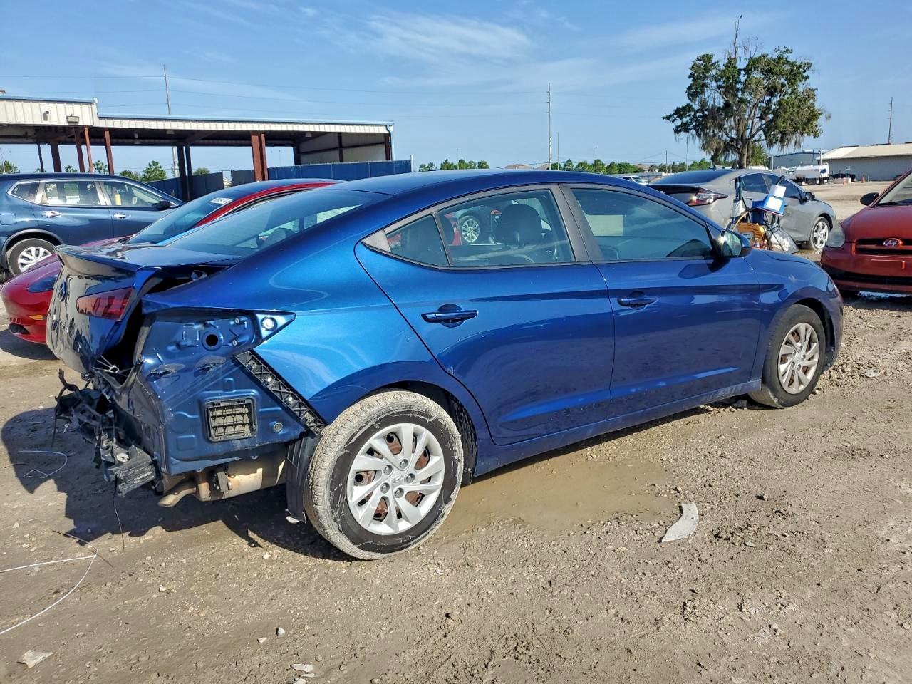 2019 Hyundai Elantra Se - Image 3